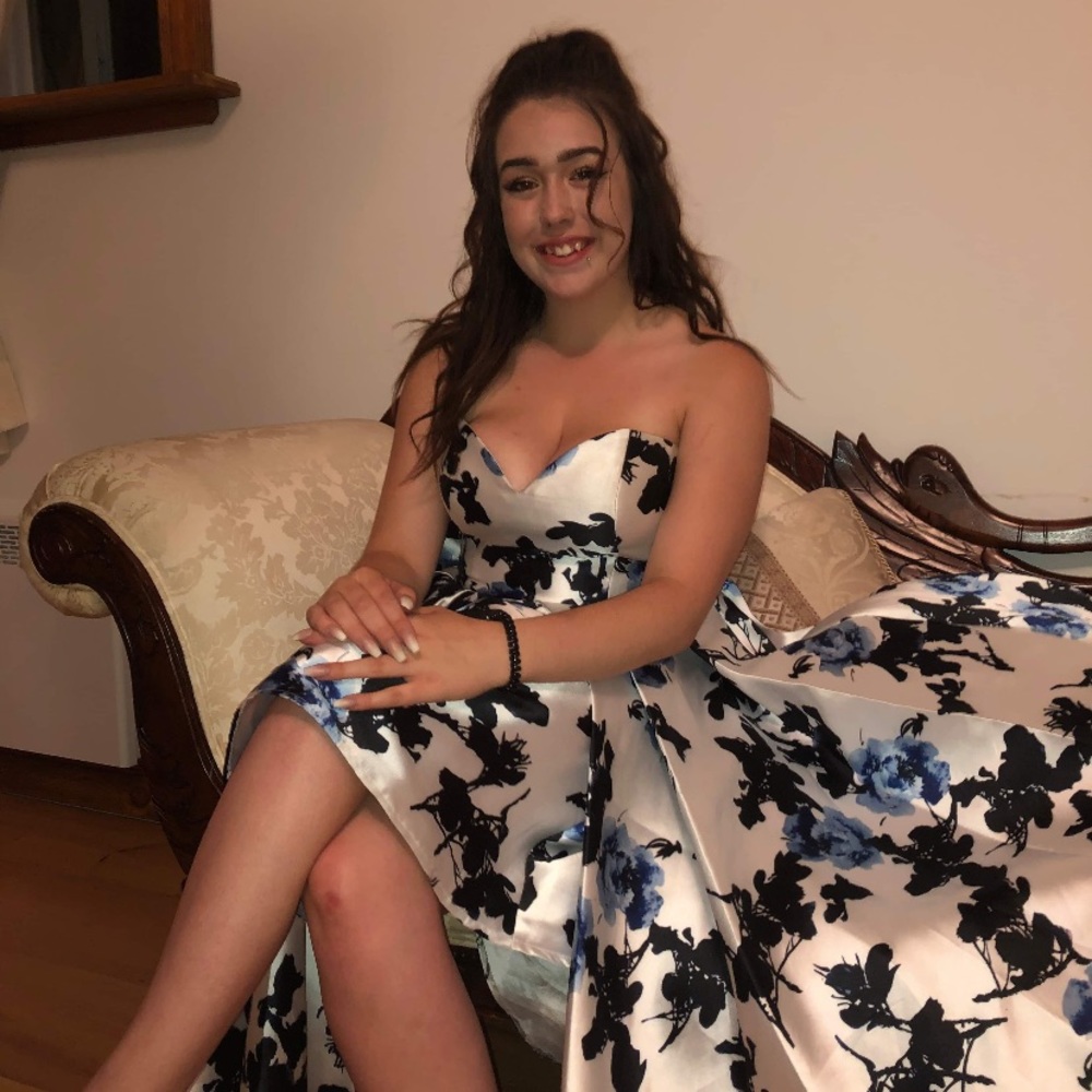 Gown - Picture 3 of 5